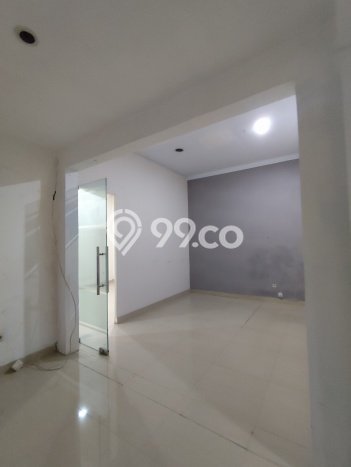 Lokasi strategis! Rumah siap huni disewakan di Jatinegara LB 650m2 Lokasi strategis! Rumah siap huni disewakan di Jatinegara LB 650m2