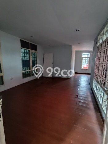 Lokasi strategis! Rumah siap huni disewakan di Jatinegara LB 650m2 Lokasi strategis! Rumah siap huni disewakan di Jatinegara LB 650m2