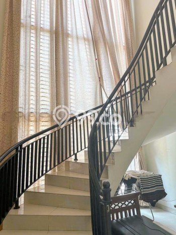 Disewakan! Rumah 5 Kamar Tidur &
5 Kamar Mandi di Sunter, Jakarta Utara Disewakan! Rumah 5 Kamar Tidur &
5 Kamar Mandi di Sunter, Jakarta Utara