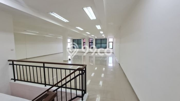 Ruko Bagus Dijual LB 600m2 Lokasi Strategis Tangerang Area Cocok untuk Berbisnis Ruko Bagus Dijual LB 600m2 Lokasi Strategis Tangerang Area Cocok untuk Berbisnis