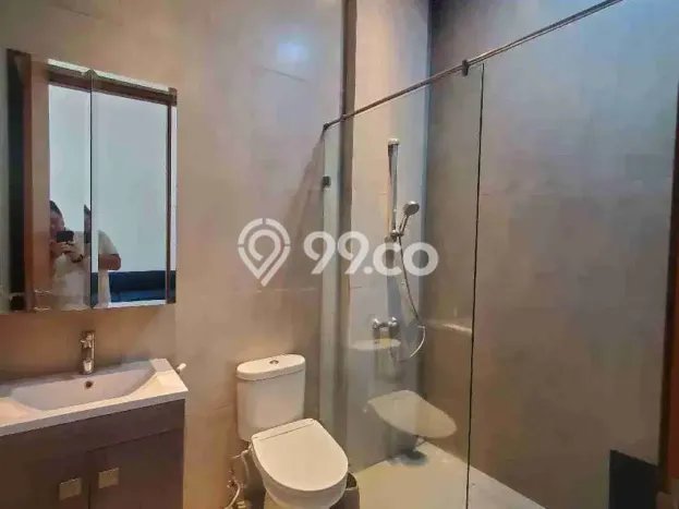 Rumah di Sunter, Akses ke Stasiun, 5 KT, Luas 90m2m² LB 220m2m² Rumah di Sunter, Akses ke Stasiun, 5 KT, Luas 90m2m² LB 220m2m²