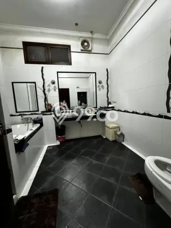 Rumah Asri di Sunter, 6 KT, Area Strategis, Luas 327m2m² LB 390m2m² Rumah Asri di Sunter, 6 KT, Area Strategis, Luas 327m2m² LB 390m2m²