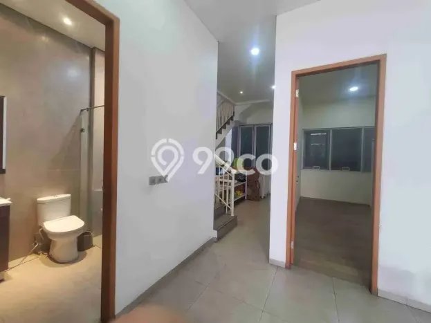 Rumah di Sunter, Akses ke Stasiun, 5 KT, Luas 90m2m² LB 220m2m² Rumah di Sunter, Akses ke Stasiun, 5 KT, Luas 90m2m² LB 220m2m²