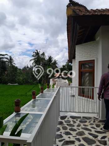HOT LISTING! Rumah Nyaman di , Luas 645m2m² LB 400m2m² HOT LISTING! Rumah Nyaman di , Luas 645m2m² LB 400m2m²