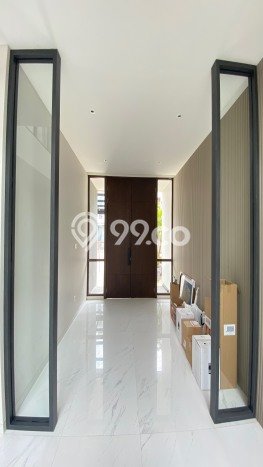 Hunian Mewah LB 240m2 Siap Huni Desain Elegan di Pantai Mutiara, Jakarta Utara Hunian Mewah LB 240m2 Siap Huni Desain Elegan di Pantai Mutiara, Jakarta Utara
