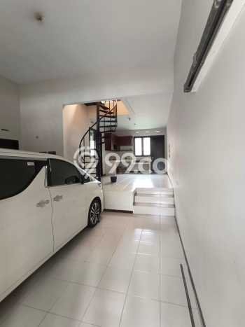 Rumah Elit Modern Siap Huni di Kota Baru Parahyangan Bandung Rumah Elit Modern Siap Huni di Kota Baru Parahyangan Bandung