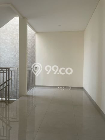 Rumah Mewah LB 273m2 Siap Huni Desain Elegan di Singgasana, Bandung Rumah Mewah LB 273m2 Siap Huni Desain Elegan di Singgasana, Bandung