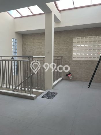 Rumah Mewah LB 273m2 Siap Huni Desain Elegan di Singgasana, Bandung Rumah Mewah LB 273m2 Siap Huni Desain Elegan di Singgasana, Bandung
