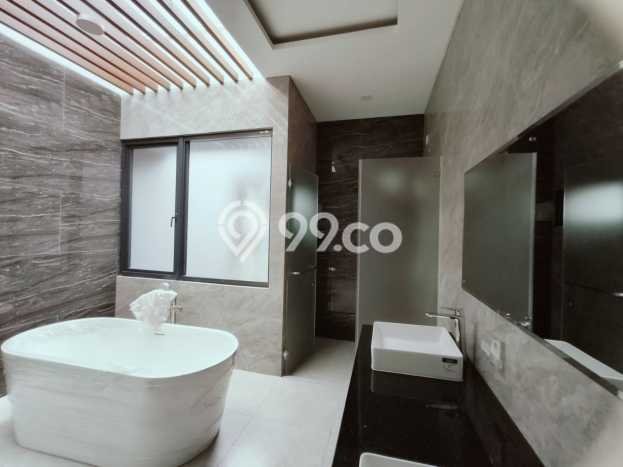 Ready to Use! Luxury House LT 240m2 Desain Modern di Kota Wisata Ready to Use! Luxury House LT 240m2 Desain Modern di Kota Wisata
