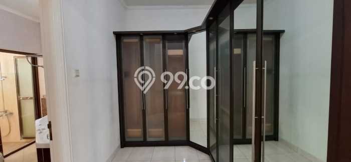 For Sale! Luxury House LT 220m2 Desain Modern di Kota Wisata For Sale! Luxury House LT 220m2 Desain Modern di Kota Wisata