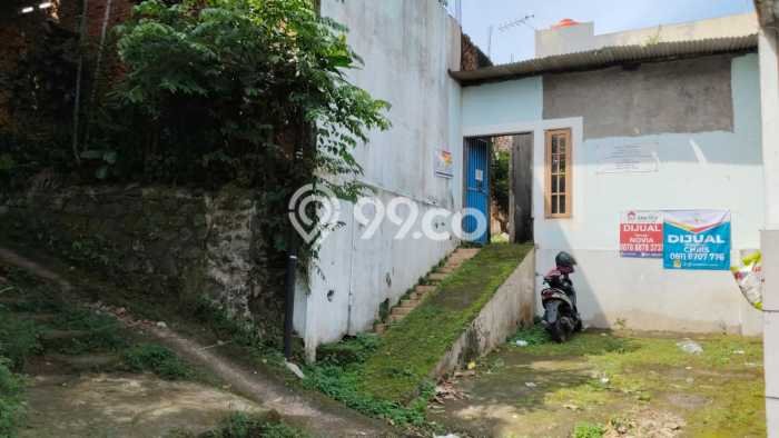 Peluang Investasi! Kost Dijual di Cibinong, Bogor, 18 KT, 10 KM, Luas 210m2 Peluang Investasi! Kost Dijual di Cibinong, Bogor, 18 KT, 10 KM, Luas 210m2