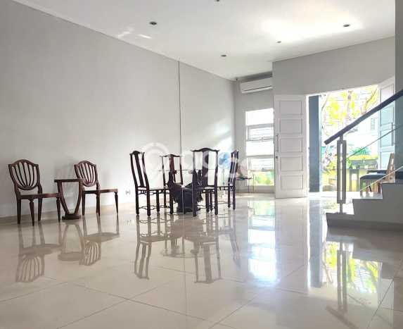 Ready to Use! Luxury House LT 252m2 Desain Modern di Pondok Indah Ready to Use! Luxury House LT 252m2 Desain Modern di Pondok Indah