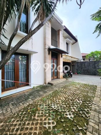Hunian Eksklusif Siap Huni LT 400m2 di Kebayoran Lama, Jakarta Selatan Hunian Eksklusif Siap Huni LT 400m2 di Kebayoran Lama, Jakarta Selatan