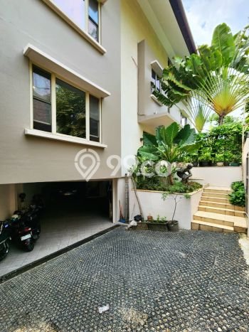 Disewakan! Rumah 5 Kamar Tidur &
5 Kamar Mandi di SCBD, Jakarta Selatan Disewakan! Rumah 5 Kamar Tidur &
5 Kamar Mandi di SCBD, Jakarta Selatan