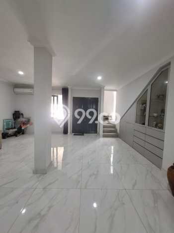 Hunian Elit LB 120m2 Siap Huni Desain Elegan di Bintaro, Tangerang Selatan Hunian Elit LB 120m2 Siap Huni Desain Elegan di Bintaro, Tangerang Selatan
