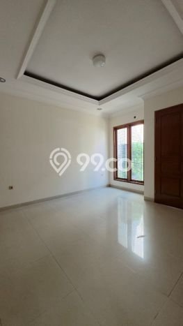 Siap Huni Rumah Mewah 4 Kamar di Tebet Dekat ke Mana Pun Siap Huni Rumah Mewah 4 Kamar di Tebet Dekat ke Mana Pun