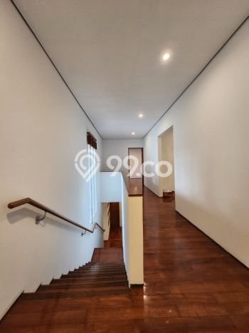 Rumah Luxury Modern Tanpa Renovasi di Bintaro Tangerang Selatan Rumah Luxury Modern Tanpa Renovasi di Bintaro Tangerang Selatan