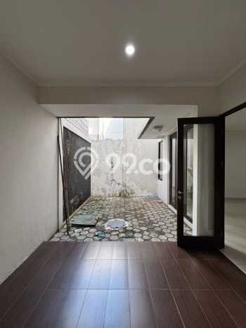 Ready to Use! Premium House LT 144m2 Desain Elegan di Bintaro Ready to Use! Premium House LT 144m2 Desain Elegan di Bintaro