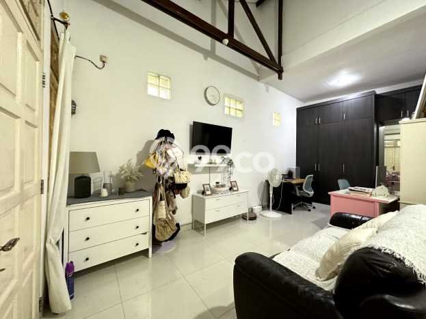 Jual Rumah Mewah Megah Dengan View Eksklusif di Srengseng, Jakarta Barat Jual Rumah Mewah Megah Dengan View Eksklusif di Srengseng, Jakarta Barat