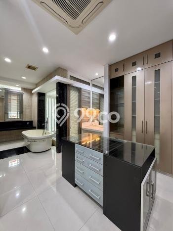 Rumah Elit LB 600m2 Siap Pakai Desain Elegan di Pondok Indah, Jakarta Selatan Rumah Elit LB 600m2 Siap Pakai Desain Elegan di Pondok Indah, Jakarta Selatan
