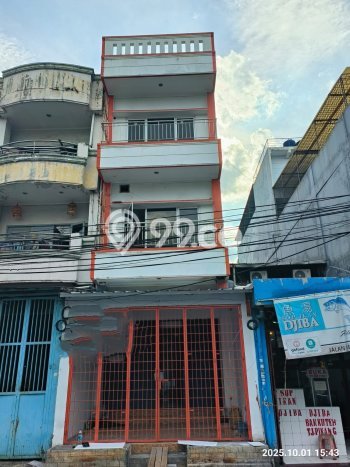 Ruko Dijual di Jakarta Barat LT 99m2 & LB 330m2 Lokasi Terbaik! Ruko Dijual di Jakarta Barat LT 99m2 & LB 330m2 Lokasi Terbaik!