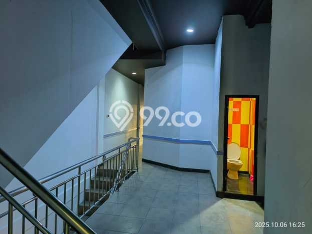 Ruko Dijual di Jakarta Barat LT 99m2 & LB 330m2 Lokasi Terbaik! Ruko Dijual di Jakarta Barat LT 99m2 & LB 330m2 Lokasi Terbaik!
