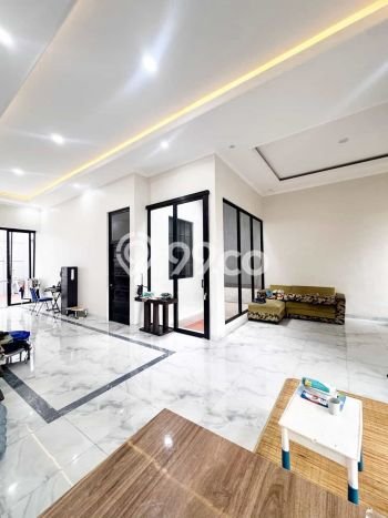 Jual Rumah Mewah Megah Dengan View Cantik di Villa Melati Mas, Tangerang Selatan Jual Rumah Mewah Megah Dengan View Cantik di Villa Melati Mas, Tangerang Selatan