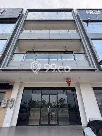 Ruko Strategis Kawasan , Luas 360m2m², Jalan Utama, Tingkat Keramaian Tinggi Ruko Strategis Kawasan , Luas 360m2m², Jalan Utama, Tingkat Keramaian Tinggi