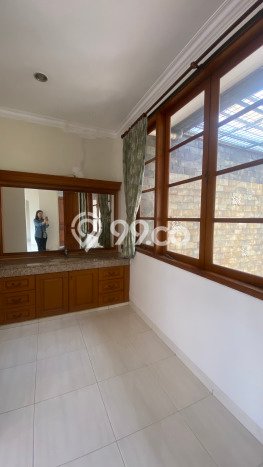 Siap Huni Hunian Elit 4 Kamar di Kebon Jeruk Dekat ke Mana Saja Siap Huni Hunian Elit 4 Kamar di Kebon Jeruk Dekat ke Mana Saja