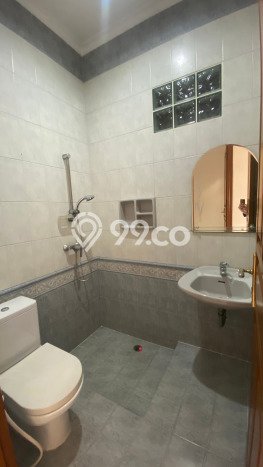 Siap Huni Hunian Elit 4 Kamar di Kebon Jeruk Dekat ke Mana Saja Siap Huni Hunian Elit 4 Kamar di Kebon Jeruk Dekat ke Mana Saja
