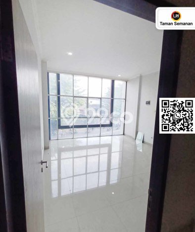FOR SALE! Ruko di Kebon Jeruk Jakarta Barat, LT 120m2, LB 250m2 FOR SALE! Ruko di Kebon Jeruk Jakarta Barat, LT 120m2, LB 250m2