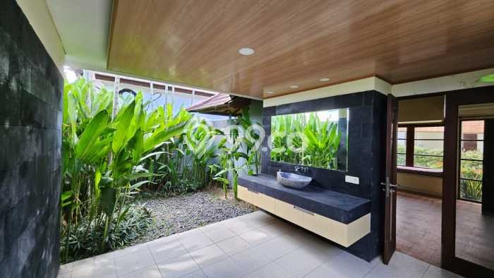 HARGA TERBAIK! Vila Kawasan , Area 753m2m², Lokasi Eksklusif dengan keamanan terjamin HARGA TERBAIK! Vila Kawasan , Area 753m2m², Lokasi Eksklusif dengan keamanan terjamin