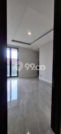 Rumah Luxury Modern Tanpa Renovasi di Citraland Surabaya Rumah Luxury Modern Tanpa Renovasi di Citraland Surabaya