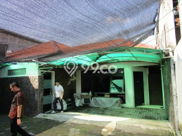 Ready to Use! Premium House LT 607m2 Desain Modern di Surabaya Kota Ready to Use! Premium House LT 607m2 Desain Modern di Surabaya Kota