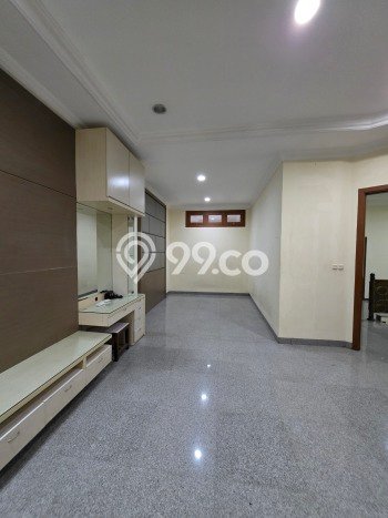 Jarang Ada! Rumah Sewa 6 Kamar Bagus Siap Huni Permata Buana Jarang Ada! Rumah Sewa 6 Kamar Bagus Siap Huni Permata Buana