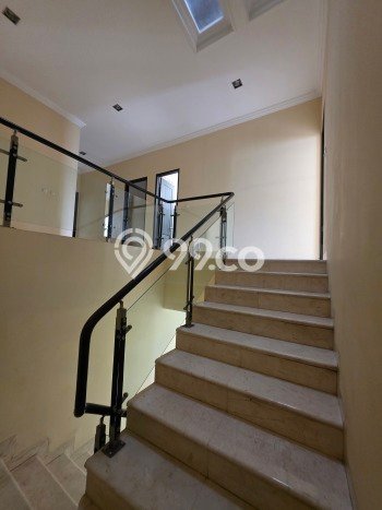 Jarang Ada! Rumah Sewa 5 Kamar Nyaman Siap Huni Permata Buana Jarang Ada! Rumah Sewa 5 Kamar Nyaman Siap Huni Permata Buana