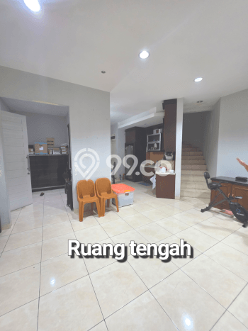 Lokasi strategis! Rumah siap pakai dikontrakkan di Palmerah LB 270m2 Lokasi strategis! Rumah siap pakai dikontrakkan di Palmerah LB 270m2