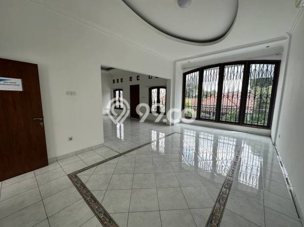 Hunian Modern Disewakan 6 Kamar di Menteng Boleh Nego Hunian Modern Disewakan 6 Kamar di Menteng Boleh Nego