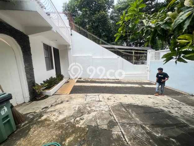 Rumah Modern Disewakan di Menteng Jakarta Pusat Lokasi Sangat Strategis Rumah Modern Disewakan di Menteng Jakarta Pusat Lokasi Sangat Strategis
