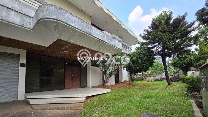 Rumah Mewah Siap Huni LT 965m2 di Kebayoran Lama, Jakarta Selatan Rumah Mewah Siap Huni LT 965m2 di Kebayoran Lama, Jakarta Selatan