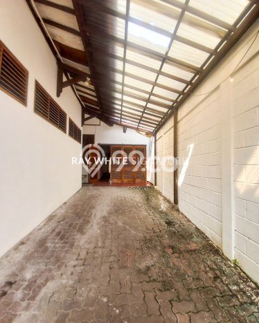 Siap Huni Rumah Mewah 5 Kamar di Kebayoran Baru Dekat ke Mana Pun Siap Huni Rumah Mewah 5 Kamar di Kebayoran Baru Dekat ke Mana Pun