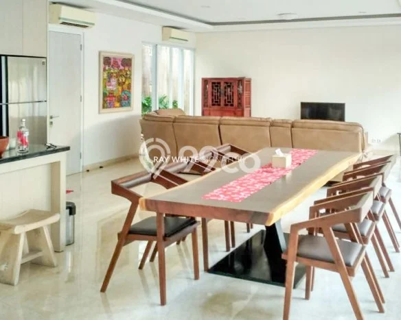 For Sale! Luxury House LT 370m2 Desain Elegan di Cipete For Sale! Luxury House LT 370m2 Desain Elegan di Cipete