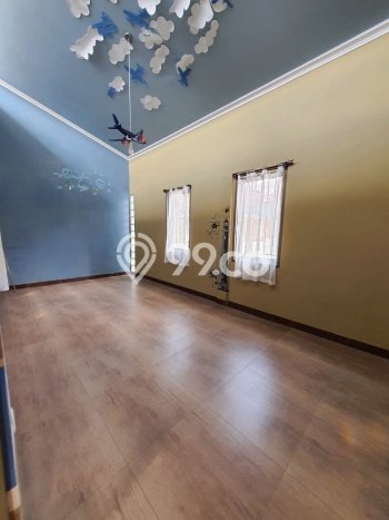 Rumah di Setiabudi, 2 KT, Area Asri, Luas 181m² Bangunan 200m² Rumah di Setiabudi, 2 KT, Area Asri, Luas 181m² Bangunan 200m²
