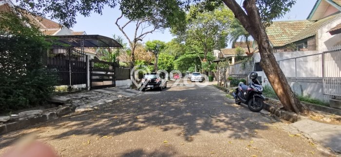 Rumah Mewah Dijual LT 240m2 di BSD, Tangerang Selatan Rumah Mewah Dijual LT 240m2 di BSD, Tangerang Selatan