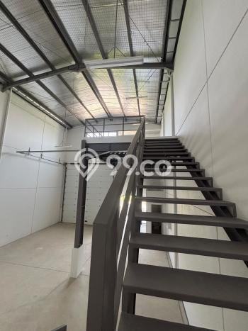 Gudang Disewa di BSD, Tangerang Selatan, LT 180m2 / LB 180m2 Gudang Disewa di BSD, Tangerang Selatan, LT 180m2 / LB 180m2