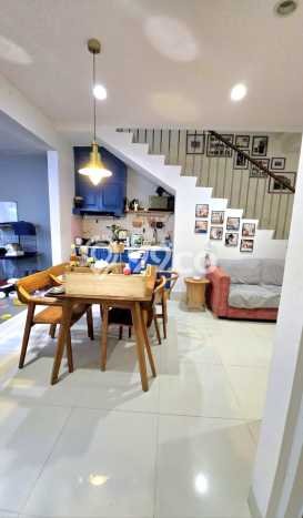 Dijual Hunian Rumah Terawat 3 Kamar di Cibubur, Bekasi Dijual Hunian Rumah Terawat 3 Kamar di Cibubur, Bekasi