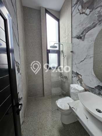 Rumah Elit Modern Tanpa Renovasi di Alam Sutera Tangerang Rumah Elit Modern Tanpa Renovasi di Alam Sutera Tangerang