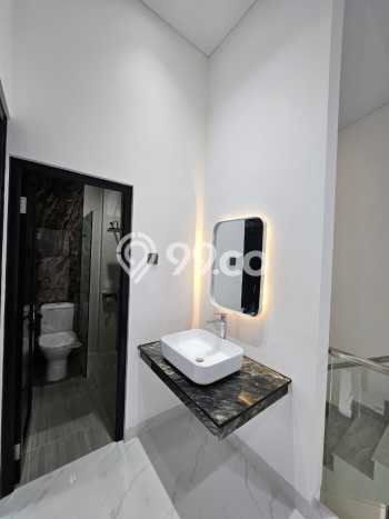 Rumah Elit Modern Tanpa Renovasi di Alam Sutera Tangerang Rumah Elit Modern Tanpa Renovasi di Alam Sutera Tangerang