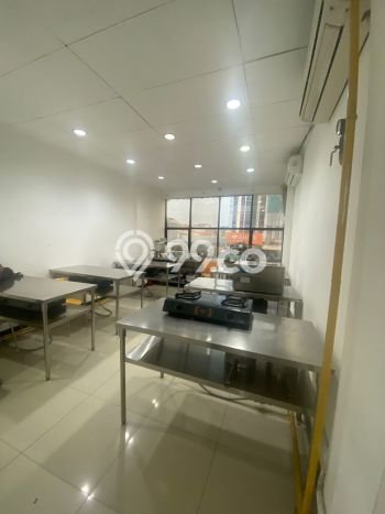 Ruko Dijual di Prime Area Jakarta Barat Luas 240m2 Ruko Dijual di Prime Area Jakarta Barat Luas 240m2