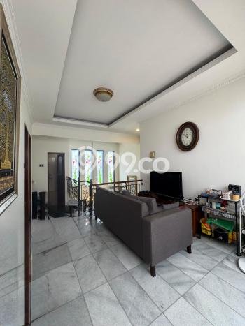 Siap Huni Rumah Mewah 5 Kamar di Cinere Dekat ke Mana Saja Siap Huni Rumah Mewah 5 Kamar di Cinere Dekat ke Mana Saja